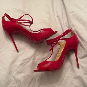 NEW! Christian Louboutin patent leather peep toe heels